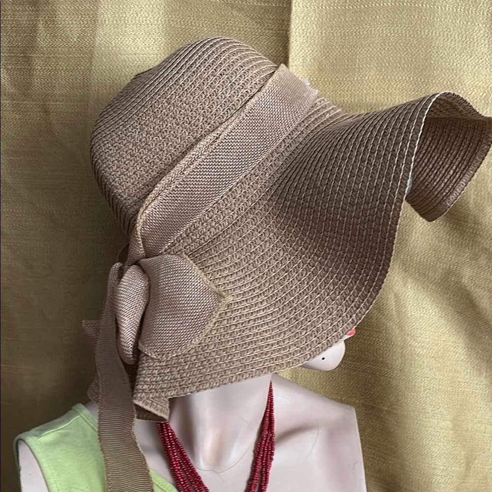 Elegant Tan Sun Hat. NWOT